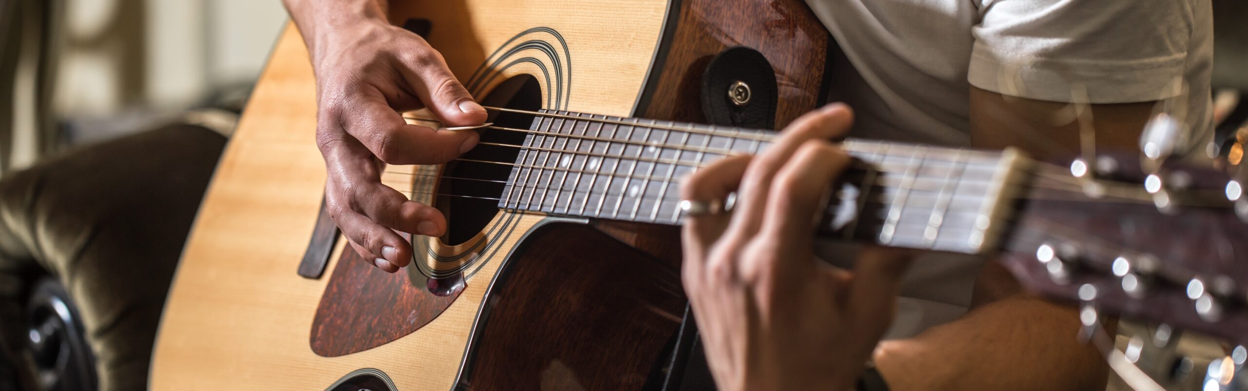 Master the Guitar: Comprehensive Guitar Course